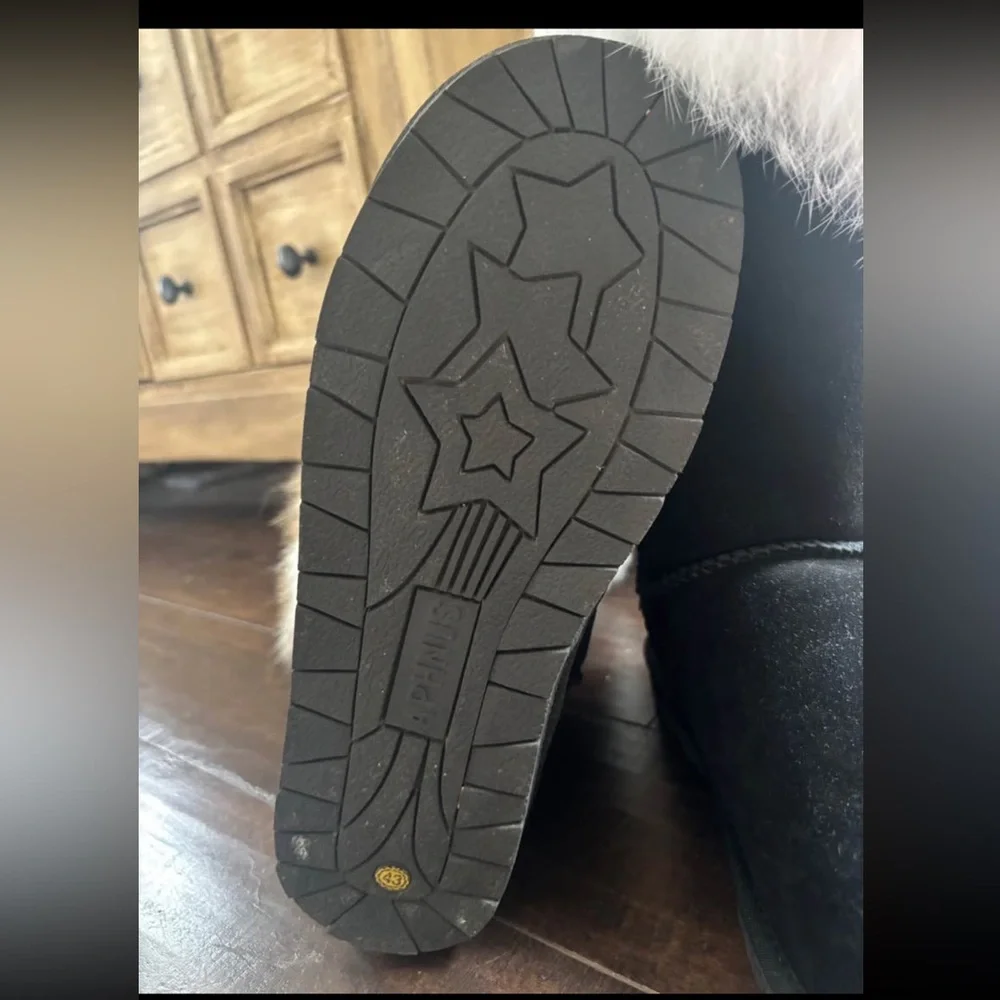 Women’s fur boots size 43